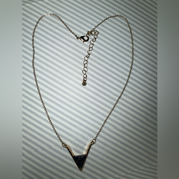 Source Unknown Goldtone and Black V-Pendant Necklace - Picture 8 of 9